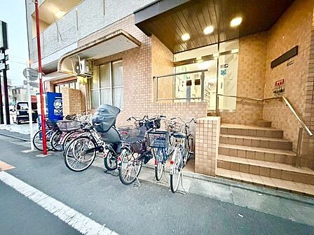 敷地内駐輪場。