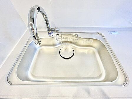 キレイなお水がいつでも安心して飲める浄水器付。