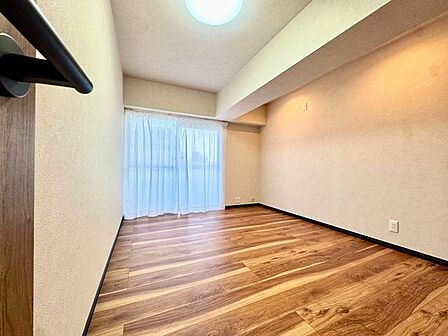 木のぬくもりを感じられる穏やかな空間。静かな環境でリラックスタイムを。
