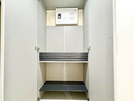 清潔感のある空間を保てるよう、収納スペースを設けてますので、玄関をスッキリ綺麗な空間に纏めます。