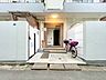 エントランス：街の環境と住む人の暮らしを第一に考え、そこでしかできないエントランスを作り出されたこだわり。