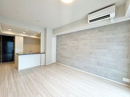 広さを充分に確保したゆったりLDK。たっぷりの採光・通風が、明るく爽やかな空間を演出。