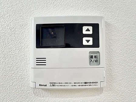 キッチンに給湯パネルを設置しました。洗い物時もお湯を簡単にご使用いただけます。温度調節もラクラク♪