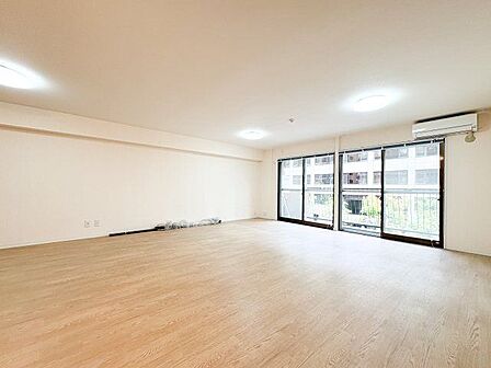 太陽の恵みを一気に受けた明るくあたたかいお住まい。吹きぬける風を感じながら爽やかで風通しの良い暮らし。