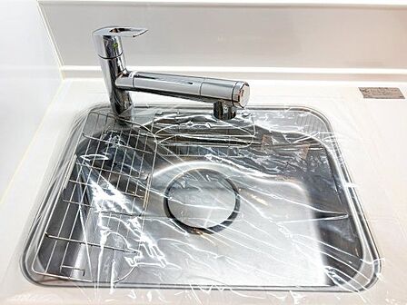 キレイなお水がいつでも、安心して飲める浄水器内蔵型水栓付き。