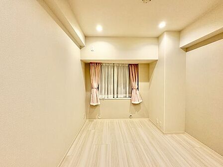 過ぎ行く時間をゆったりと感じられる落ち着いたお部屋。静かな環境でリラックスタイムをスタート。