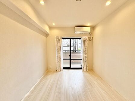 木の温もりがやさしい、フローリングのお部屋です。ゆっくり趣味の時間を楽しめます。