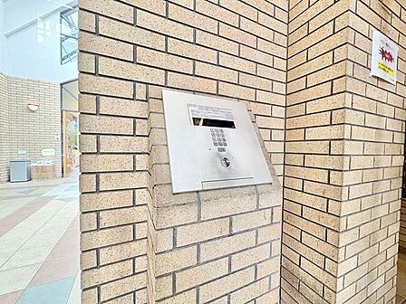 不審者から狙われにくく、侵入を防ぐ効果が期待できるオートロック完備です。