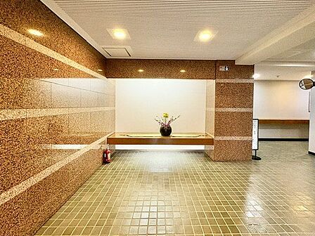住む方が安らぎと品格の良さを感じることができるようなエントランス空間です。
