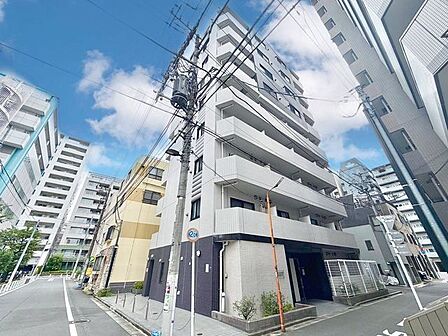 穏やかで快適な日々を叶えるための舞台が広がっています。(空の加工を生成AIで行っています)