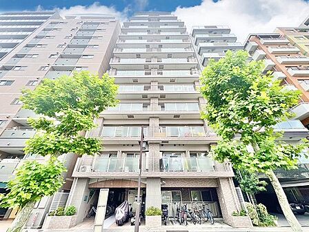 住まいは明日へのエネルギーを養うオアシスだとすれば、元気のでる存在でなければなりません。(空の加工を生成AIで行っています)