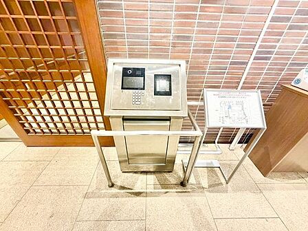 オートロックシステムで住まいの安全に配慮。