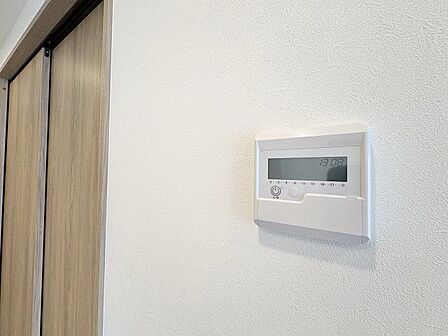 リビングダイニングには床暖房完備。乾燥も空気の汚れもなく快適です。
