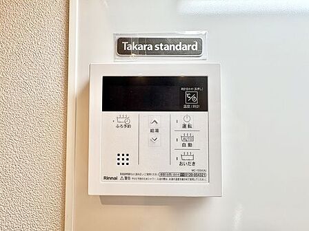 キッチンに給湯パネルを設置しました。楽に温度調節もでき、洗い物時もお湯を簡単にご使用いただけます。