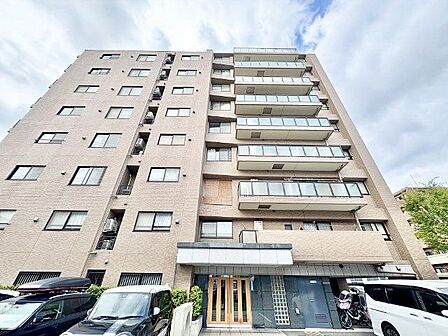 流行に左右されず、将来にわたって価値が継続する「上質」な佇まい。自然と安らぎに満ちた緑豊かな住環境。