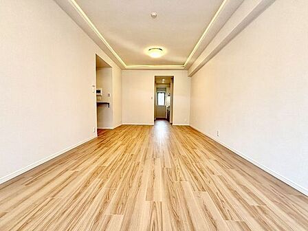 洗練された内装の住空間。伸びやかな空間のなかで、ゆったりとしたひとときを過ごせます。