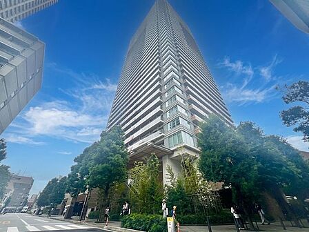 都市にいながら開放感のある暮らしを実現しています。(空の加工を生成AIで行っています)