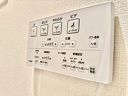 トイレのウォシュレットリモコン。充実の機能が備わっています。