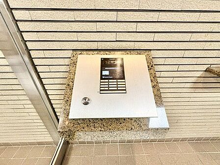 住む方が安らぎと品格の良さを感じることができるようなエントランス空間です。