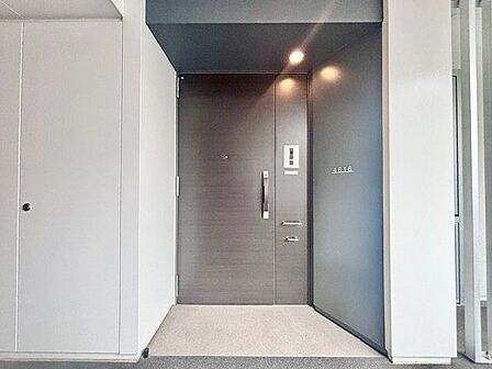 玄関はお家の顔としてすっきりとした素敵な空間に。印象のよい玄関は爽やかな住まいへの入り口です。