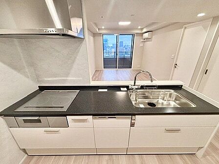 暮らしの中で輝き続けるキッチン。日々の調理を快適にサポート。あなたの暮らしに寄り添うキッチンです。