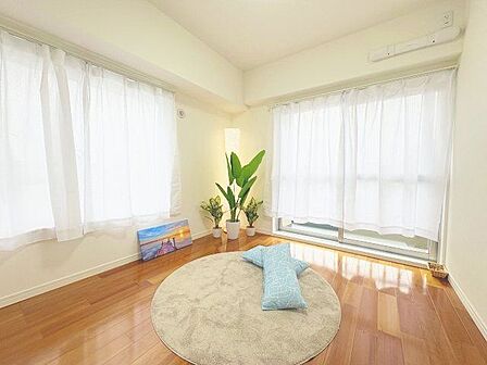 一日の疲れをいやしてくれる主寝室。時を忘れて過ごす場所として過ごせるお部屋。