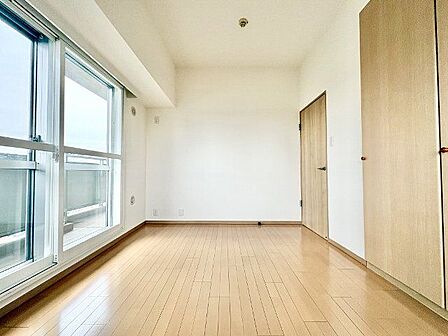 リビングで楽しく過ごした後はプライベートな時間を満喫。静かな環境でリラックスタイムをお過ごし下さい。