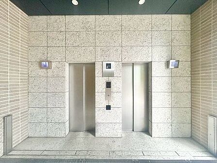 エレベーター2基有。