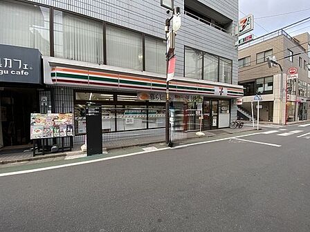 セブンイレブン神宮前店 150m