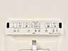 トイレ：トイレのウォシュレットリモコン。充実の機能が備わっています。