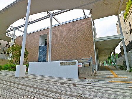 港区立三田中学校 800m