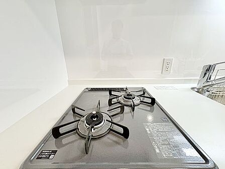 受け皿のないフラット天板で、お手入れもラクラク。