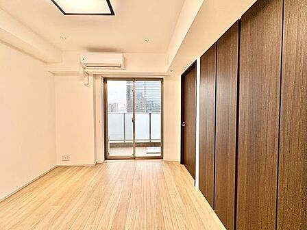 一日の疲れをいやしてくれる主寝室。時を忘れて過ごす場所として過ごせるお部屋。
