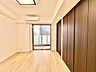 寝室：一日の疲れをいやしてくれる主寝室。時を忘れて過ごす場所として過ごせるお部屋。
