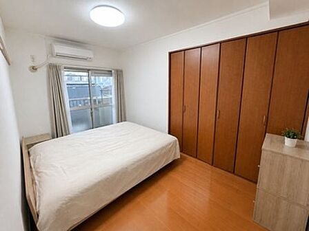 一日の疲れをいやしてくれる主寝室。時を忘れて過ごす場所として過ごせるお部屋。