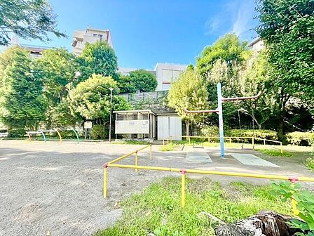西麻布二丁目児童遊園 650m