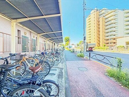 敷地内駐輪場。