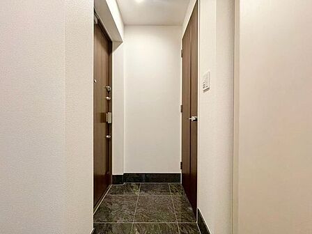毎日の行き帰りで使う大事な玄関は、清潔感があり、明るく迎えてくれます。