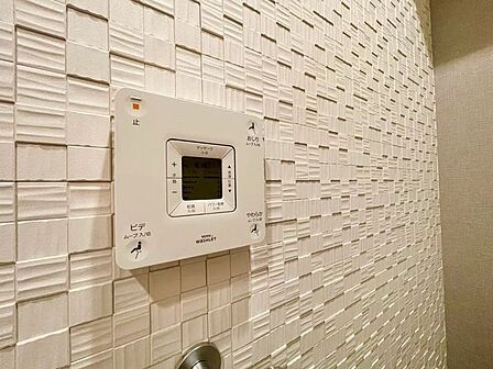 トイレのウォシュレットリモコン。充実の機能が備わっています。