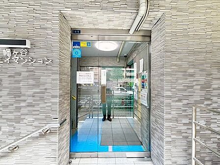 エントランスは、まさに顔となる場所。満ち足りたプライベートシーンへと誘う気品があります。