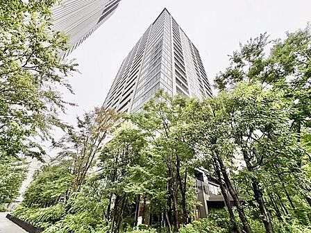 おしゃれな雰囲気や自然の潤い、親しみやすさといった個性を、街に新たな価値をもたらし続けてくれます。