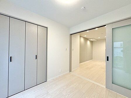 過ぎ行く時間をゆったりと感じることができる落ち着いたお部屋。プライベートな時間を満喫できます。