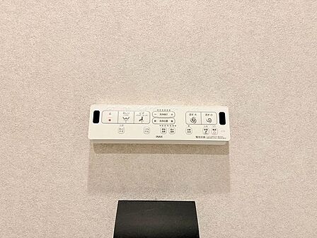 快適な生活を送るための洗浄機能付トイレ。おしり洗浄・ビデ洗浄・暖房便座の機能を標準装備しています。