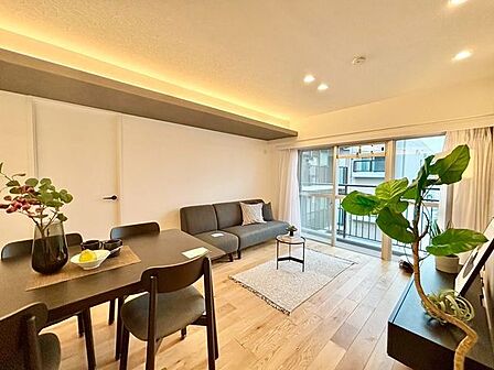 豊かな居住性と、クオリティが見事に調和した住空間は、住まうことの喜びを感じさせてくれます。