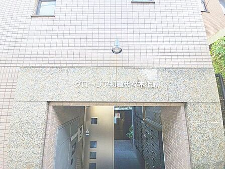 帰宅される方や、訪れる方を優しく迎える・安らぎに満ちた生活空間を予感させてくれます。
