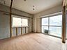 洋室：居心地のいい暮らしには欠かせない採光。たっぷりと陽光が注がれる明るい空間。