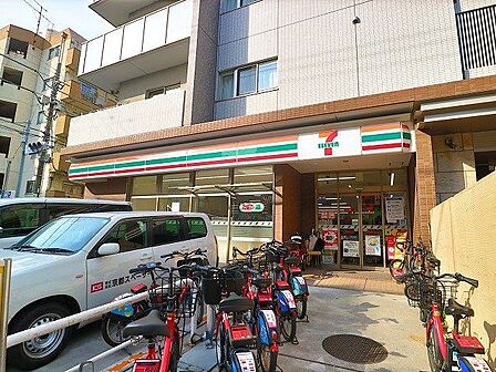 セブンイレブン新宿水道町中央店 280m