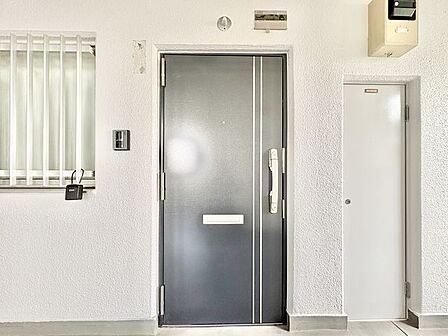 玄関はお家の顔としてすっきりとした素敵な空間に。印象のよい玄関は爽やかな住まいへの入り口です。