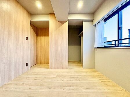 住まう方自身でカスタマイズして頂けるように「シンプル」にデザインされた室内。