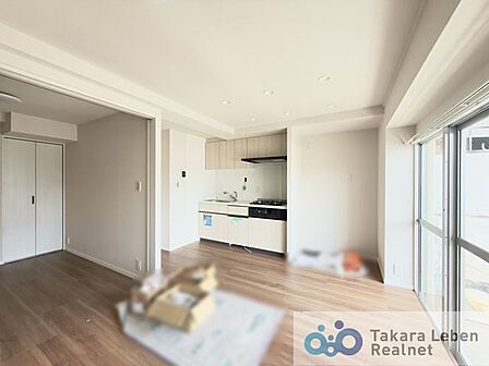 家族だけのプライベートタイムを心地よく過ごせるリビング空間。住まう方のライフスタイルを尊重し、オンリーワンの空間を創り出します。